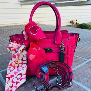 EUC AUTHENTIC COACH MINI SWAGGER 21 in cerise with matching bow